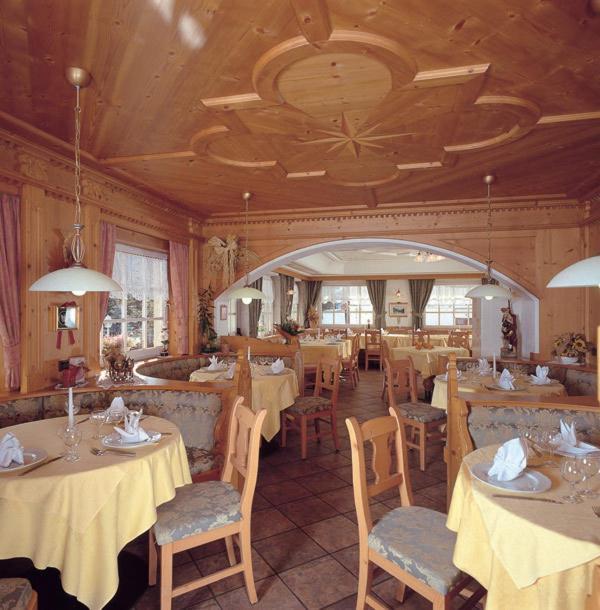 Hotel Garni Soreie Pozza di Fassa Kültér fotó