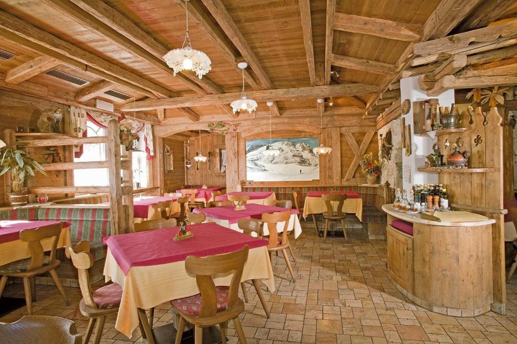 Hotel Garni Soreie Pozza di Fassa Kültér fotó